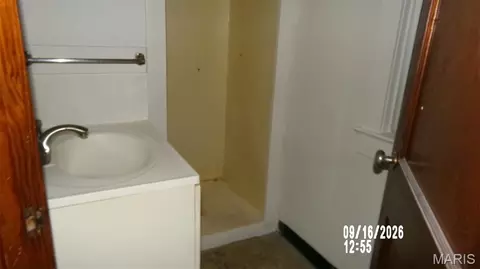 Bath - 8 E C St, Belleville, IL 62220 photo 1 of 1