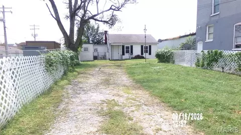 Exterior - 8 E C St, Belleville, IL 62220 photo 2 of 3