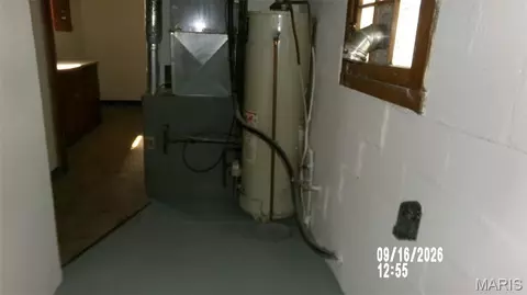 Entry Way - 8 E C St, Belleville, IL 62220 photo 1 of 1