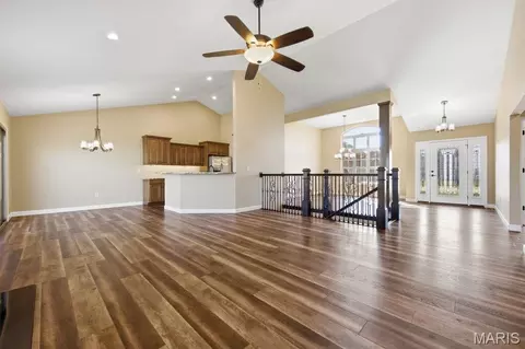 Living - 205 Crosswinds Ct, Waterloo, IL 62298 photo 5 of 9