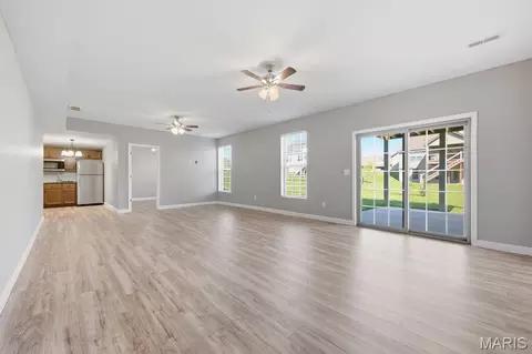 Living - 205 Crosswinds Ct, Waterloo, IL 62298 photo 6 of 9