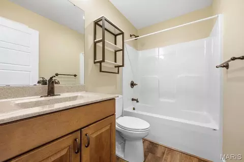 Bath - 205 Crosswinds Ct, Waterloo, IL 62298 photo 4 of 7