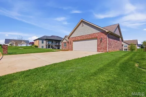 Exterior - 205 Crosswinds Ct, Waterloo, IL 62298 photo 3 of 11