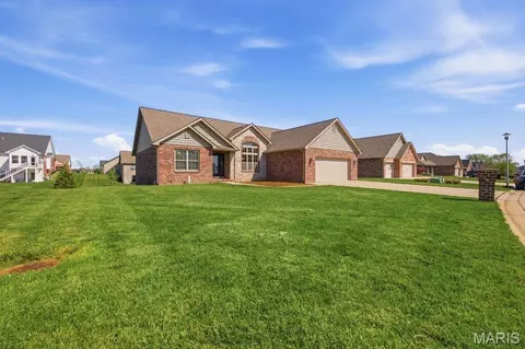 Exterior - 205 Crosswinds Ct, Waterloo, IL 62298 photo 2 of 11