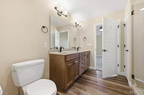 Bath - 205 Crosswinds Ct, Waterloo, IL 62298 photo 3 of 7
