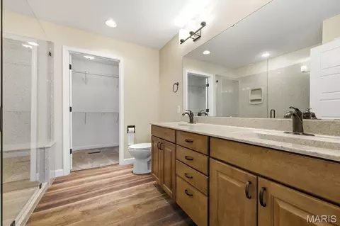 Bath - 205 Crosswinds Ct, Waterloo, IL 62298 photo 1 of 7