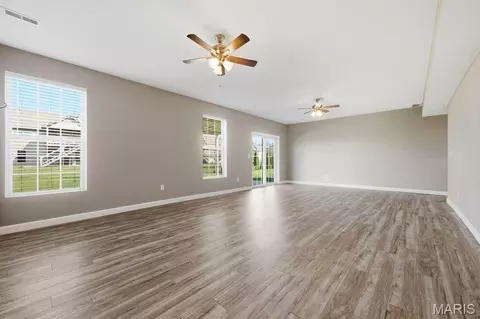 Living - 205 Crosswinds Ct, Waterloo, IL 62298 photo 9 of 9