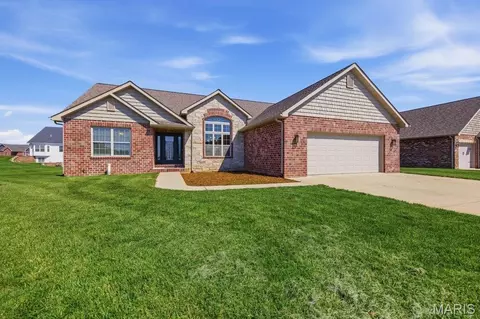 205 Crosswinds Ct, Waterloo, IL 62298