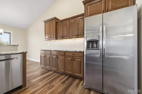 Kitchen - 205 Crosswinds Ct, Waterloo, IL 62298 photo 3 of 4