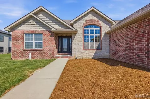 Exterior - 205 Crosswinds Ct, Waterloo, IL 62298 photo 4 of 11