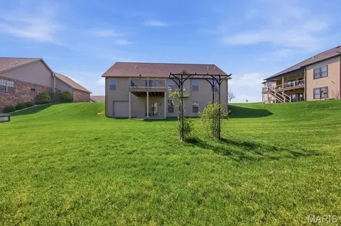 Exterior - 205 Crosswinds Ct, Waterloo, IL 62298 photo 9 of 11