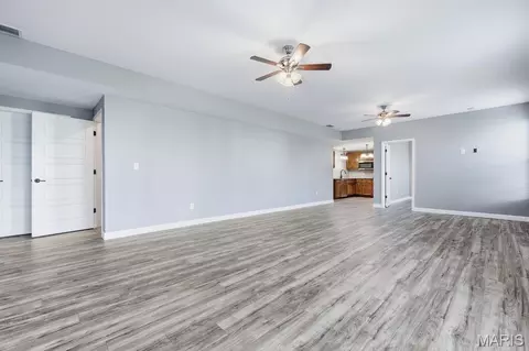 Living - 205 Crosswinds Ct, Waterloo, IL 62298 photo 7 of 9