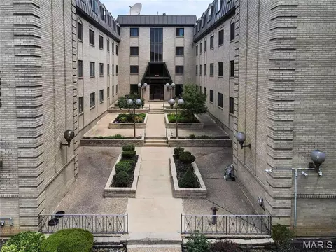 4355 Maryland Ave #330, Saint Louis, MO 63108
