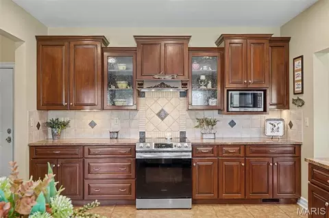 Kitchen - 3757 Sunny Rd, Washington, MO 63090 photo 3 of 5