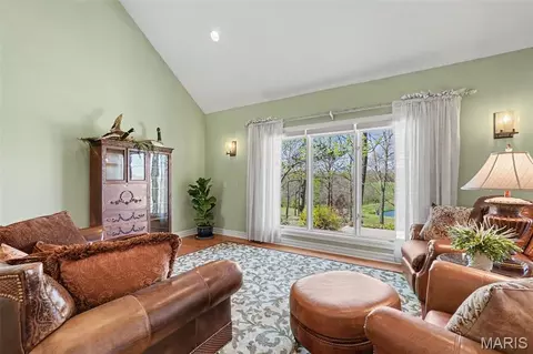 Living - 3757 Sunny Rd, Washington, MO 63090 photo 2 of 3