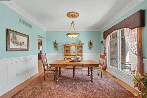 Dining - 3757 Sunny Rd, Washington, MO 63090 photo 1 of 3