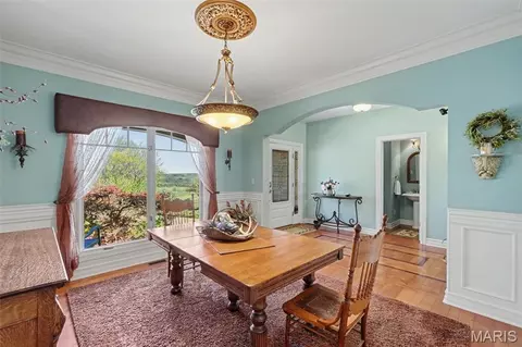 Dining - 3757 Sunny Rd, Washington, MO 63090 photo 2 of 3