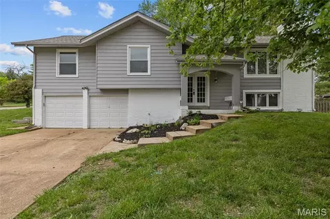 12897 Nimes Dr, Saint Louis, MO 63141