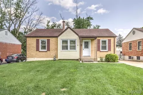 4 Duchesne Dr, Florissant, MO 63031