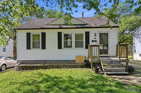 306 Oaklawn Ave, Warrenton, MO 63383