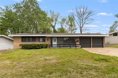 2325 Allen Dr, Florissant, MO 63033