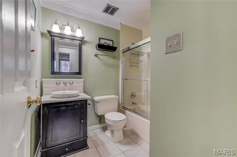 Bath - 808 Timberfield Dr, Ballwin, MO 63021 photo 4 of 5