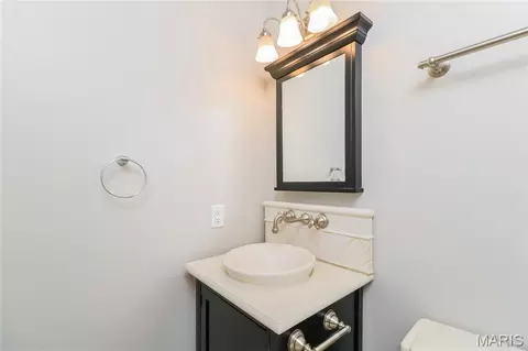 Bath - 808 Timberfield Dr, Ballwin, MO 63021 photo 3 of 5