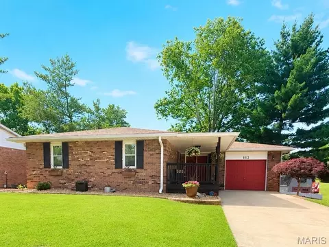 112 Lakeside Dr, Bethalto, IL 62010