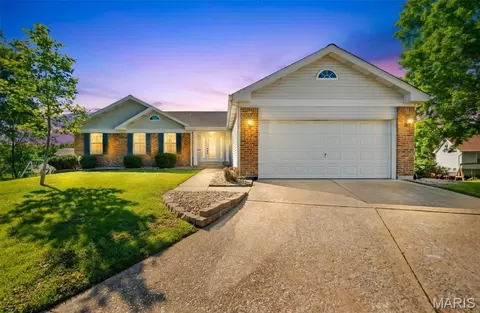 3 Riesling Ct, Saint Charles, MO 63304