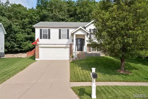147 Hunters Lake Ct, Eureka, MO 63025