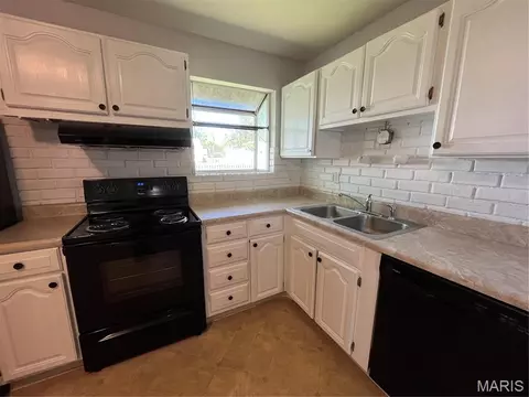 Kitchen - 3248 Biscayne Blvd, Arnold, MO 63010 photo 1 of 3