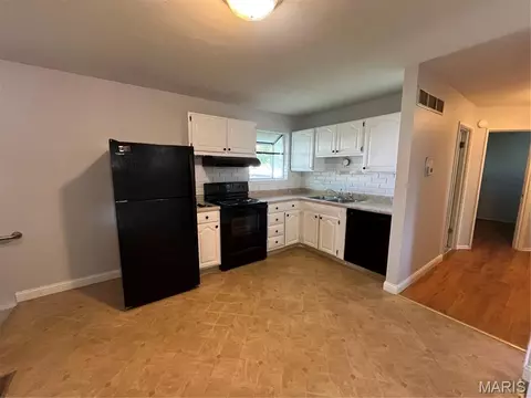 Kitchen - 3248 Biscayne Blvd, Arnold, MO 63010 photo 2 of 3