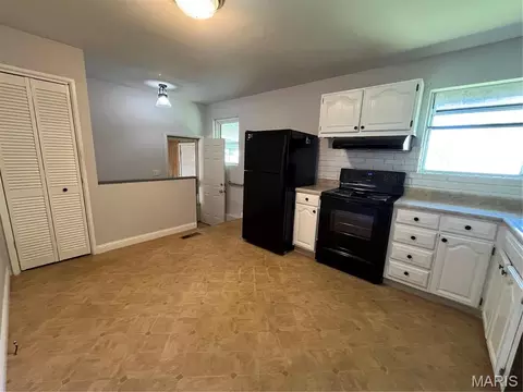 Kitchen - 3248 Biscayne Blvd, Arnold, MO 63010 photo 3 of 3
