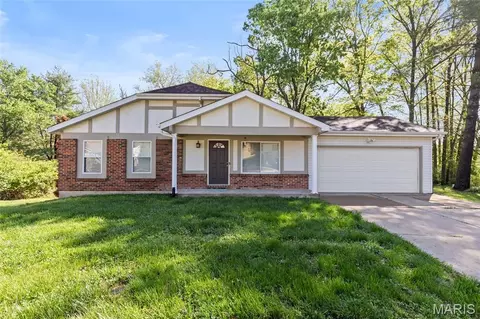 433 Woodland Hill Ct, Manchester, MO 63021