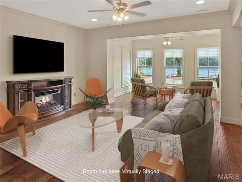 Living - 524 W Front St, Washington, MO 63090 photo 2 of 7