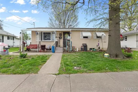 116 W 1st St, Hartford, IL 62048