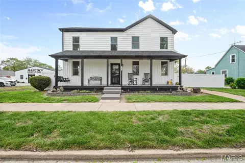 206 N Douglas St, Saint Jacob, IL 62281