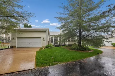 Exterior - 715 Rolling Wind Dr, O'fallon, MO 63368 photo 4 of 5