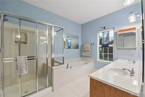 Bath - 715 Rolling Wind Dr, O'fallon, MO 63368 photo 2 of 4