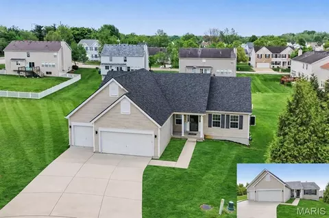1347 Harting Dr, Florissant, MO 63031