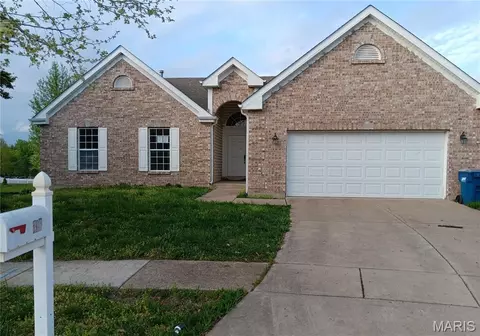 318 Coventry Trail Ln, Maryland Heights, MO 63043