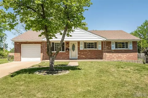 9025 Brassie Dr, Overland, MO 63114