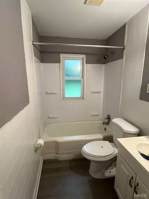 Bath - 417 Mueller Ave, Saint Louis, MO 63135 photo 2 of 2