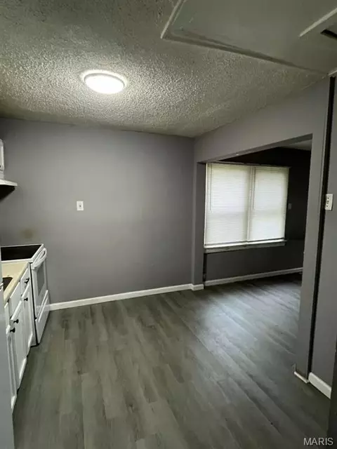 Entry Way - 417 Mueller Ave, Saint Louis, MO 63135 photo 2 of 2