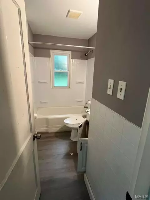 Bath - 417 Mueller Ave, Saint Louis, MO 63135 photo 1 of 2