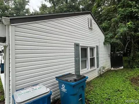 Exterior - 417 Mueller Ave, Saint Louis, MO 63135 photo 2 of 2
