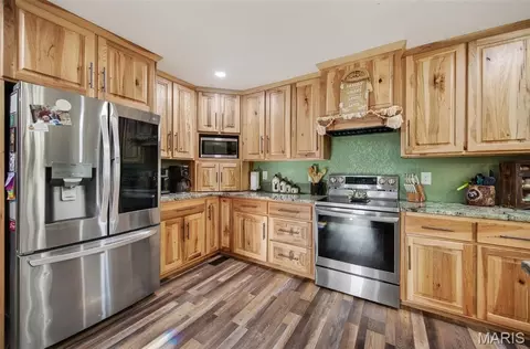 Kitchen - 10849 Claxton Rd, Falcon, MO 65470 photo 3 of 7