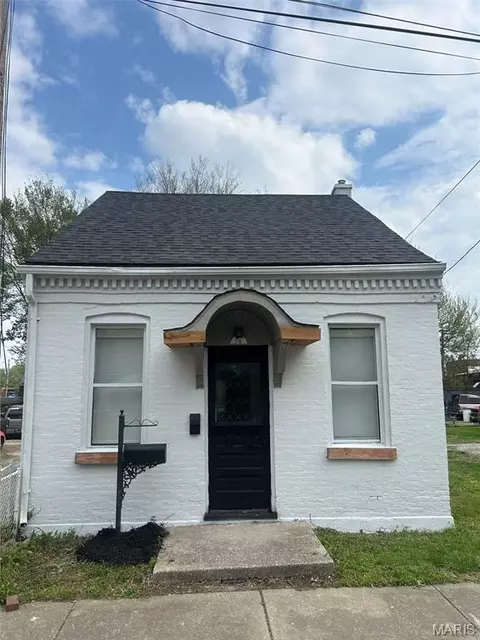 14 N 15th St, Belleville, IL 62220