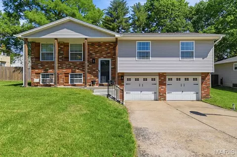 3 Inwood Ct, Saint Peters, MO 63376