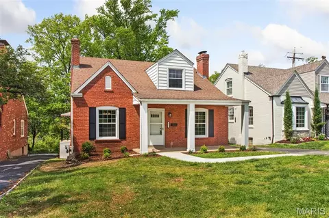 553 Westview Dr, University City, MO 63130